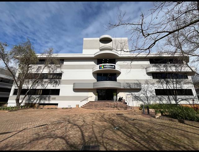1,960M² OFFICE TO LET IN PINELANDS